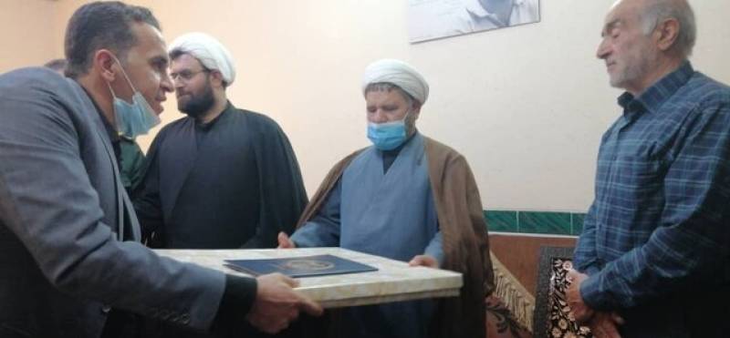 از خانواده خبرنگار شهید اسماعیل عمرانی تجلیل شد